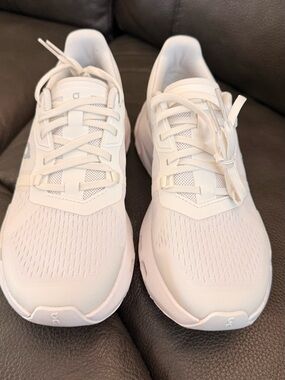 On Cloud Cloud Pulse Women’s Size 6.5 White/Frost brand new in box